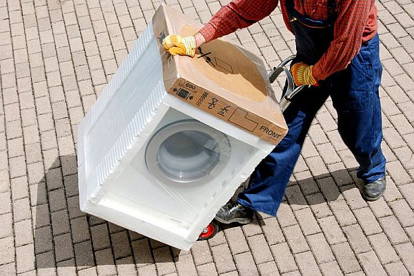 Transport pralki przeprowadzki - Jak przewieźć pralkę? Czy transport pralki może być prosty?